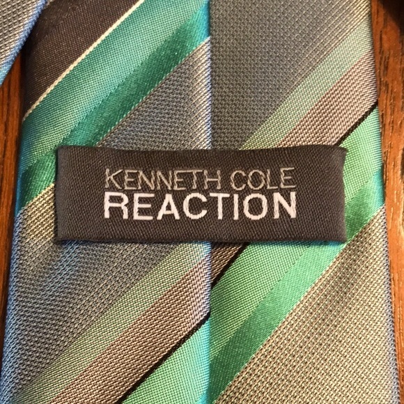 Kenneth Cole Reaction Silk Tie - Picture 7 of 9